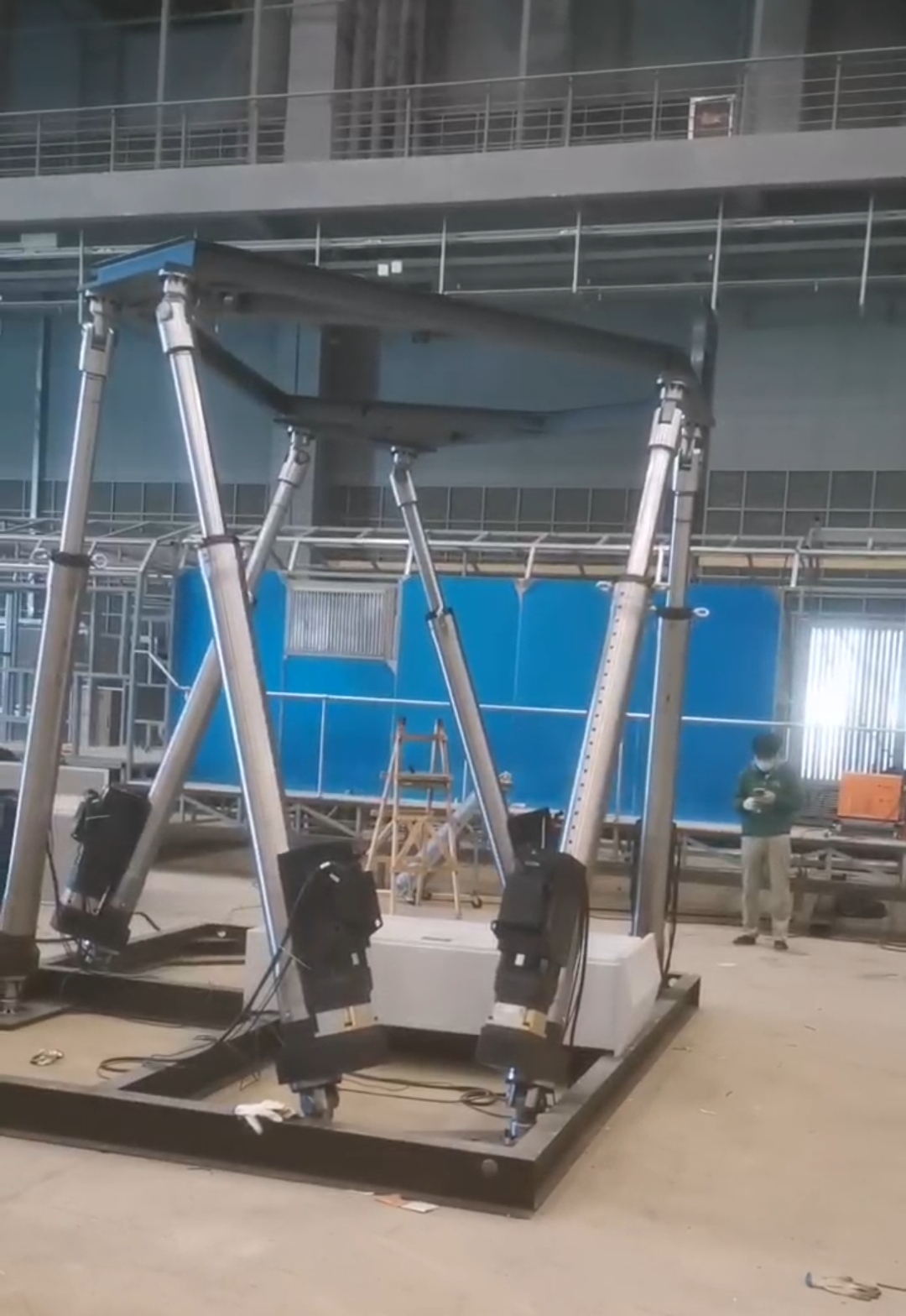 大型六自由度平台.jpg 大型六自由度平台.jpg